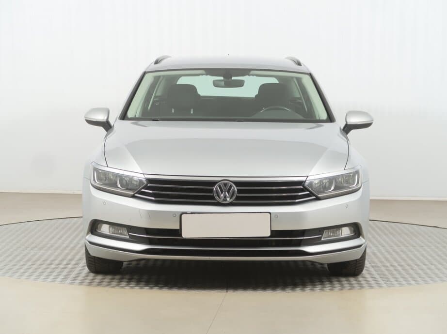 2018 Volkswagen PASSAT - 2