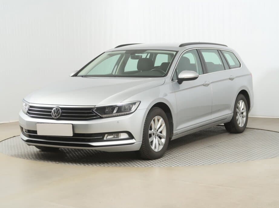 2018 Volkswagen PASSAT - 3
