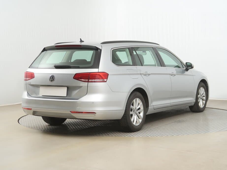 2018 Volkswagen PASSAT - 7