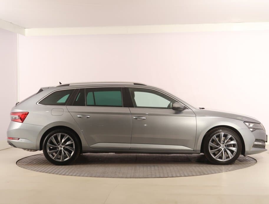 2021 Škoda SUPERB - 8