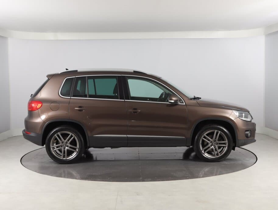 2012 Volkswagen TIGUAN - 8