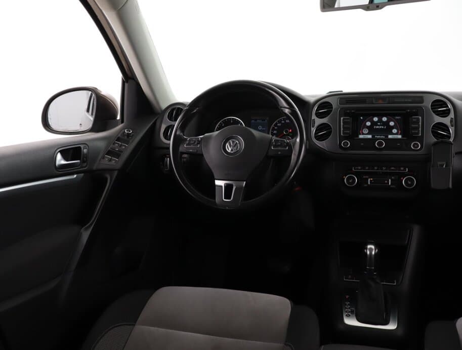 2012 Volkswagen TIGUAN - 9