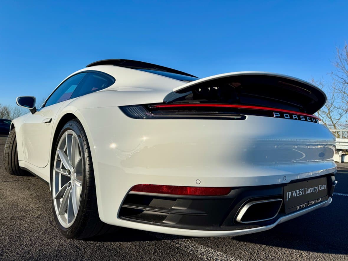 2022 Porsche 911 - 4