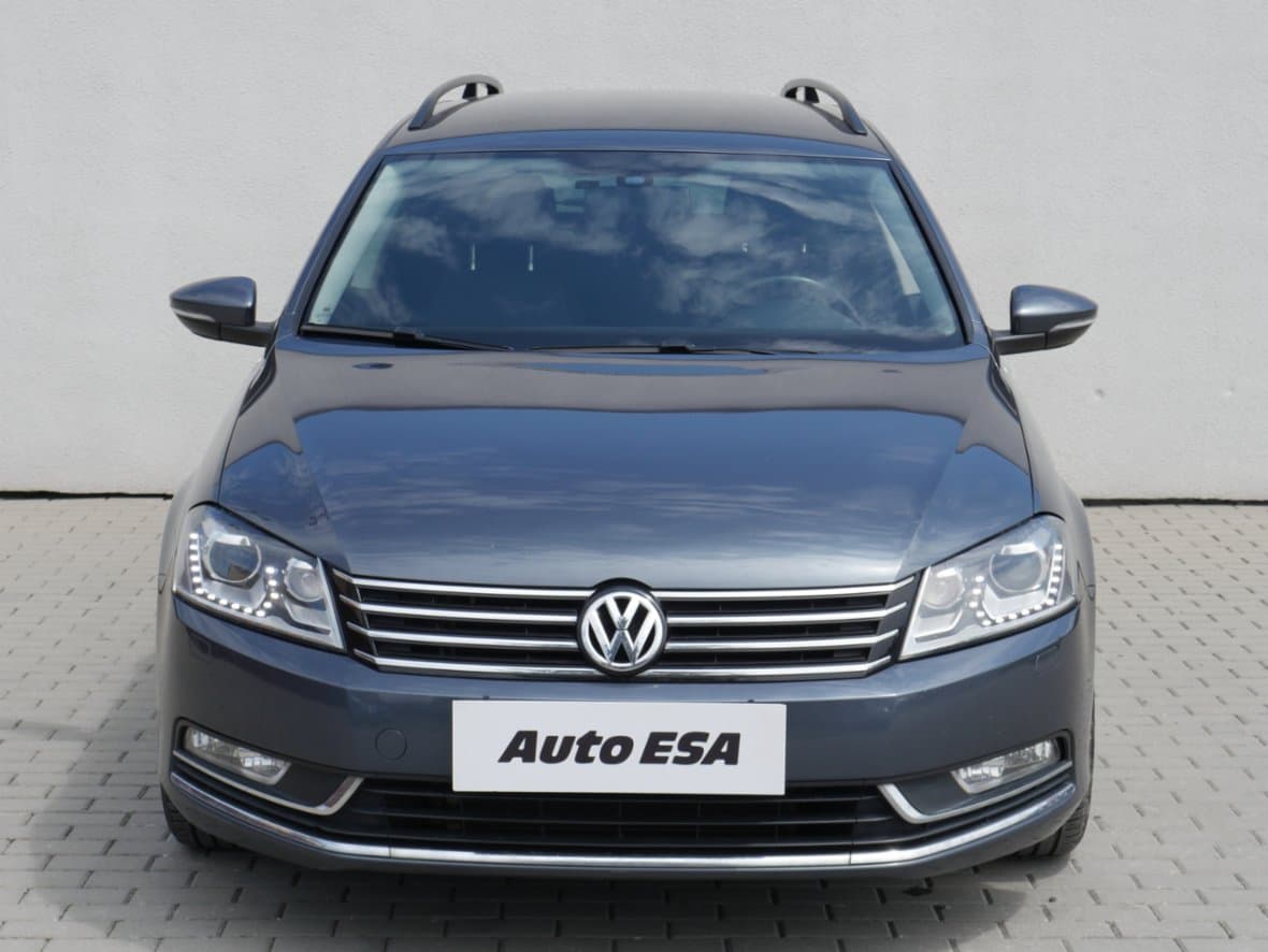 2011 Volkswagen PASSAT - 2
