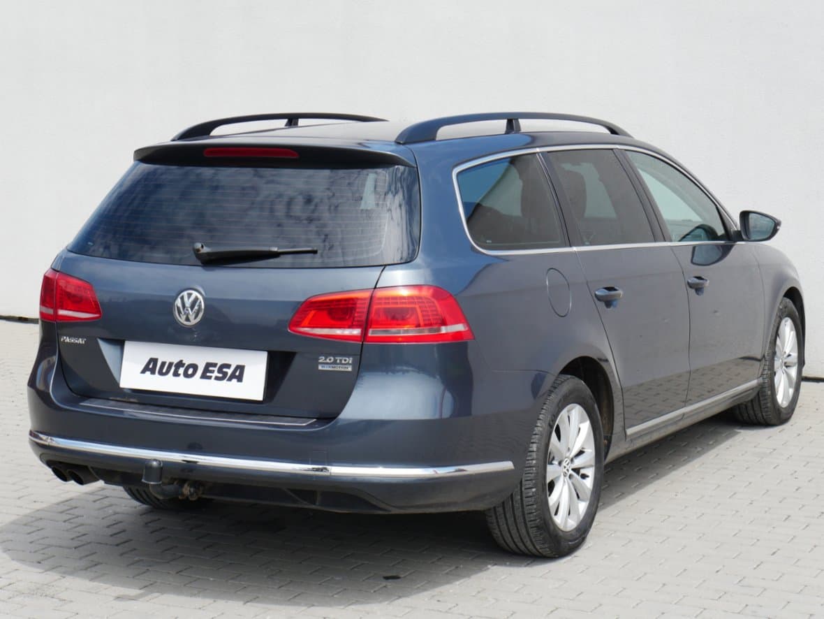 2011 Volkswagen PASSAT - 4