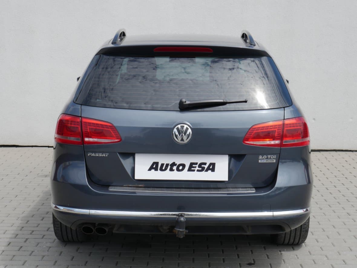 2011 Volkswagen PASSAT - 5
