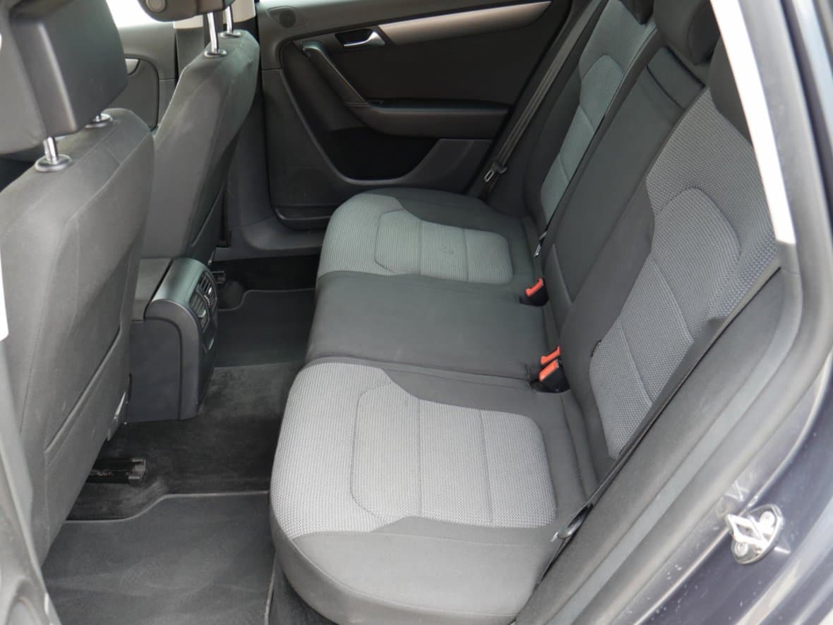 2011 Volkswagen PASSAT - 10