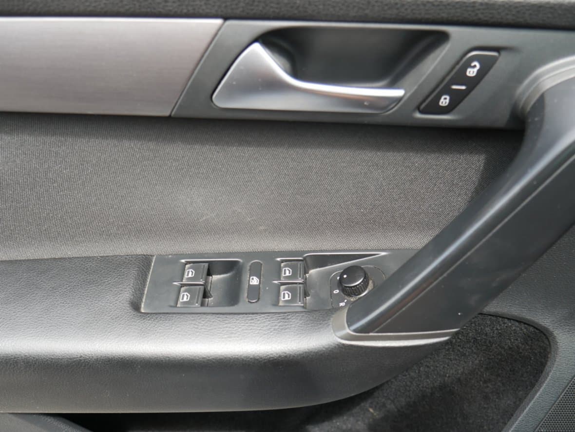 2011 Volkswagen PASSAT - 11