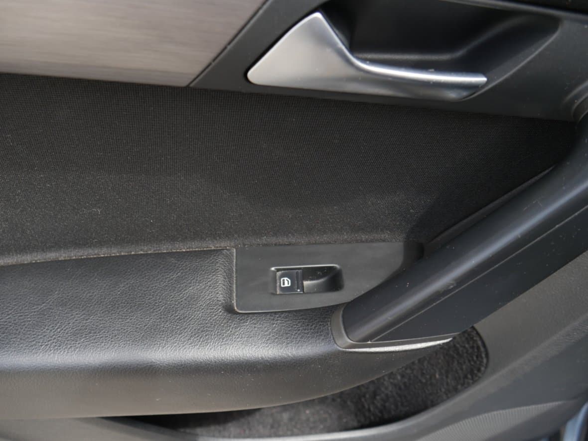 2011 Volkswagen PASSAT - 12