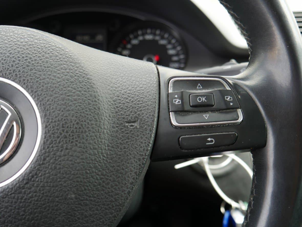 2011 Volkswagen PASSAT - 15