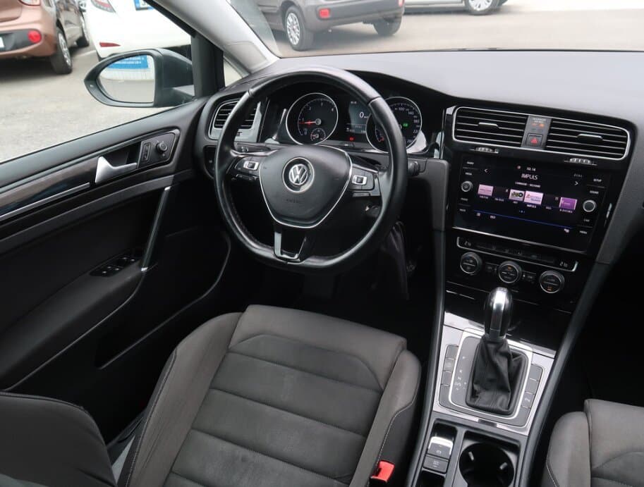 2019 Volkswagen GOLF - 9