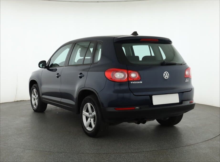 2010 Volkswagen TIGUAN - 5