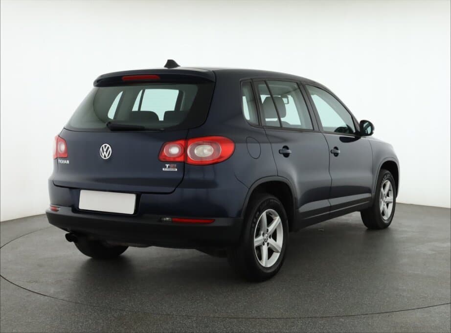 2010 Volkswagen TIGUAN - 7