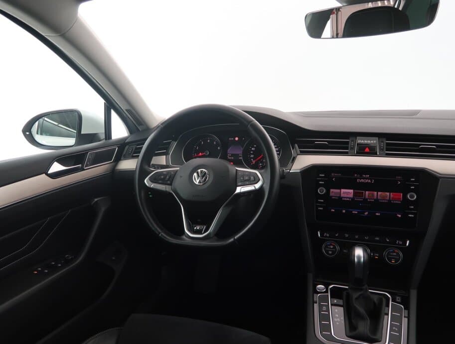 2020 Volkswagen PASSAT - 9