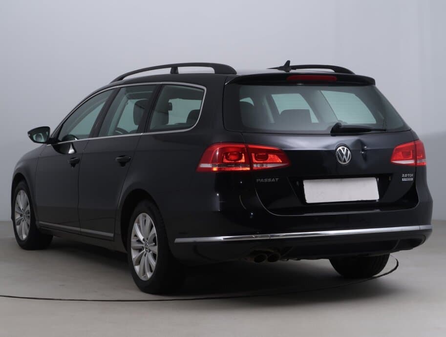 2011 Volkswagen PASSAT - 5