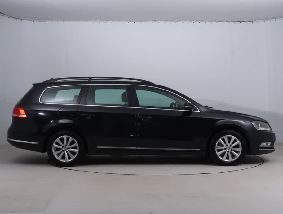 2011 Volkswagen PASSAT - 8