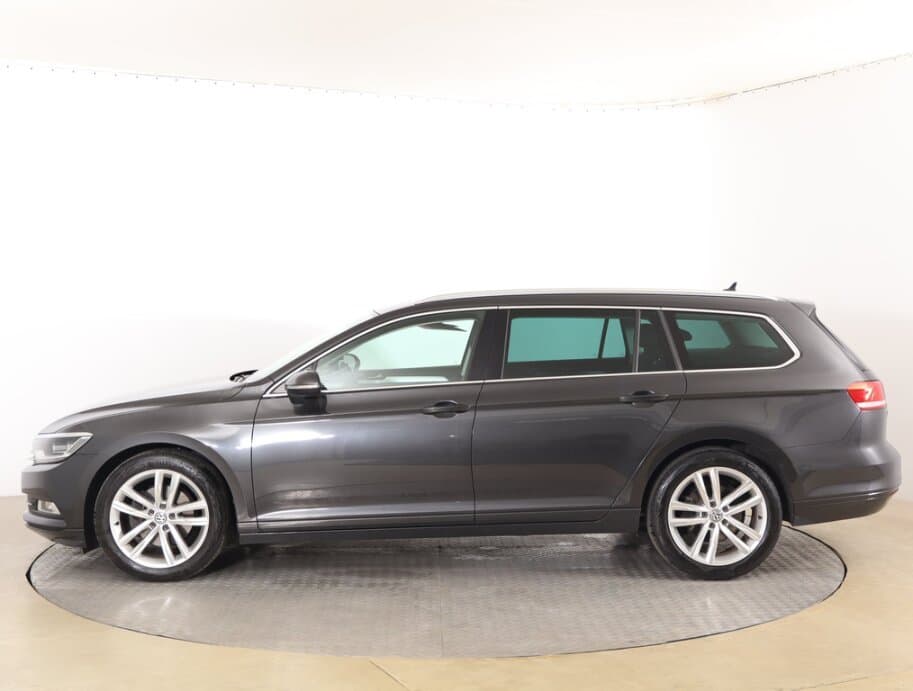 2019 Volkswagen PASSAT - 4