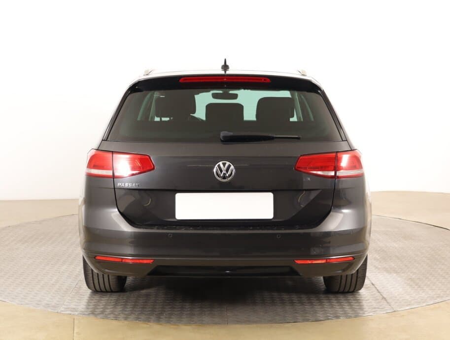 2019 Volkswagen PASSAT - 6