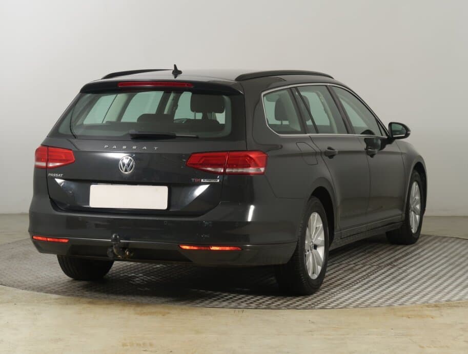 2017 Volkswagen PASSAT - 13