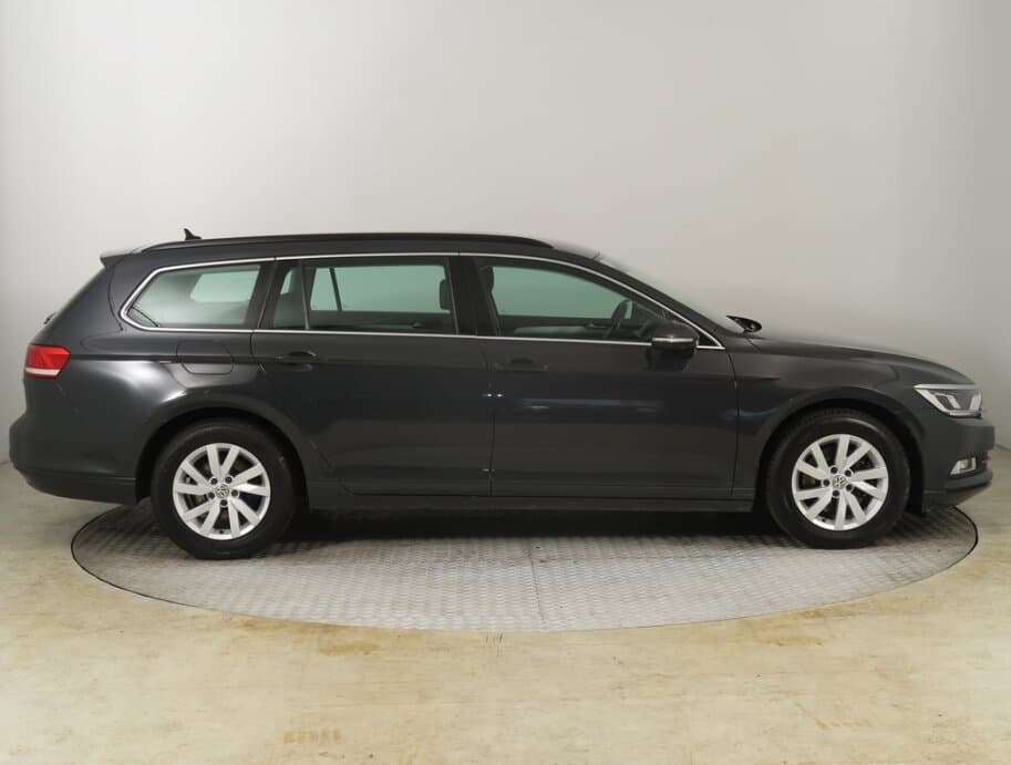 2017 Volkswagen PASSAT - 15