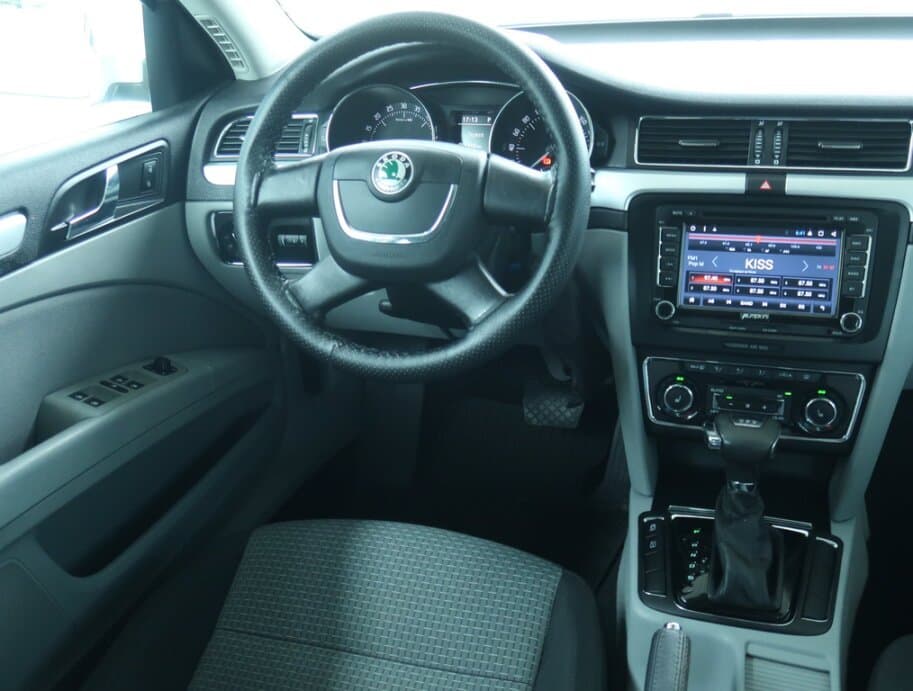 2011 Škoda SUPERB - 9