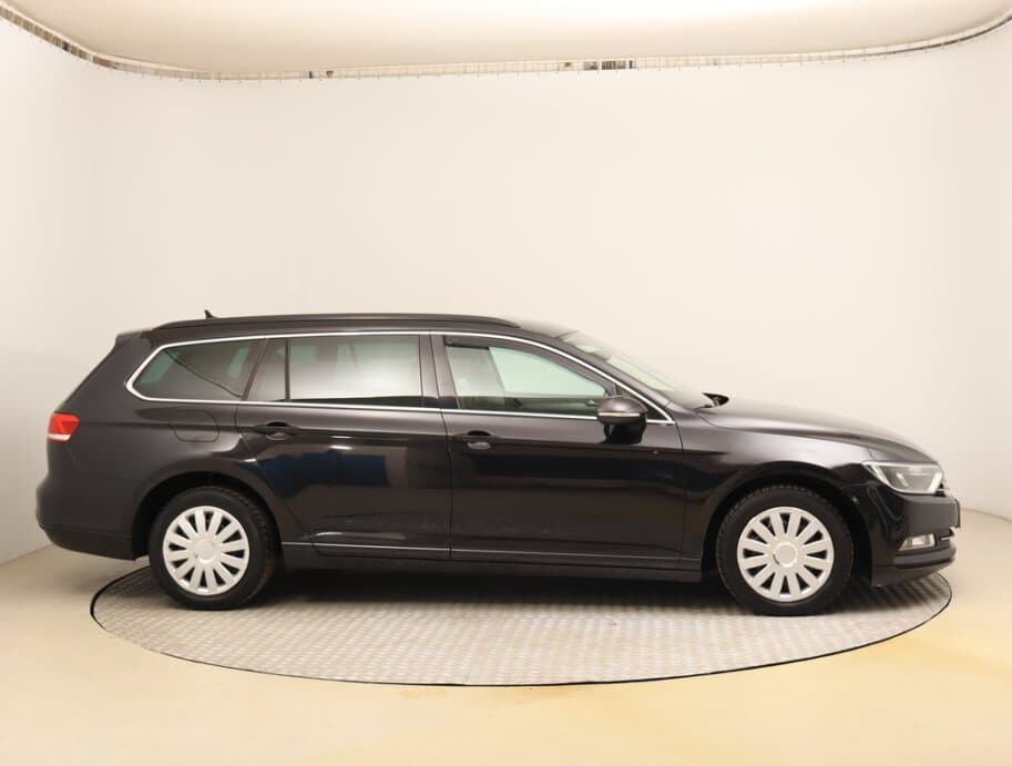 2015 Volkswagen PASSAT - 8