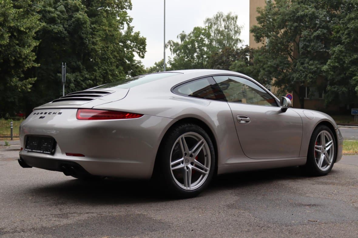 2012 Porsche 911 - 10