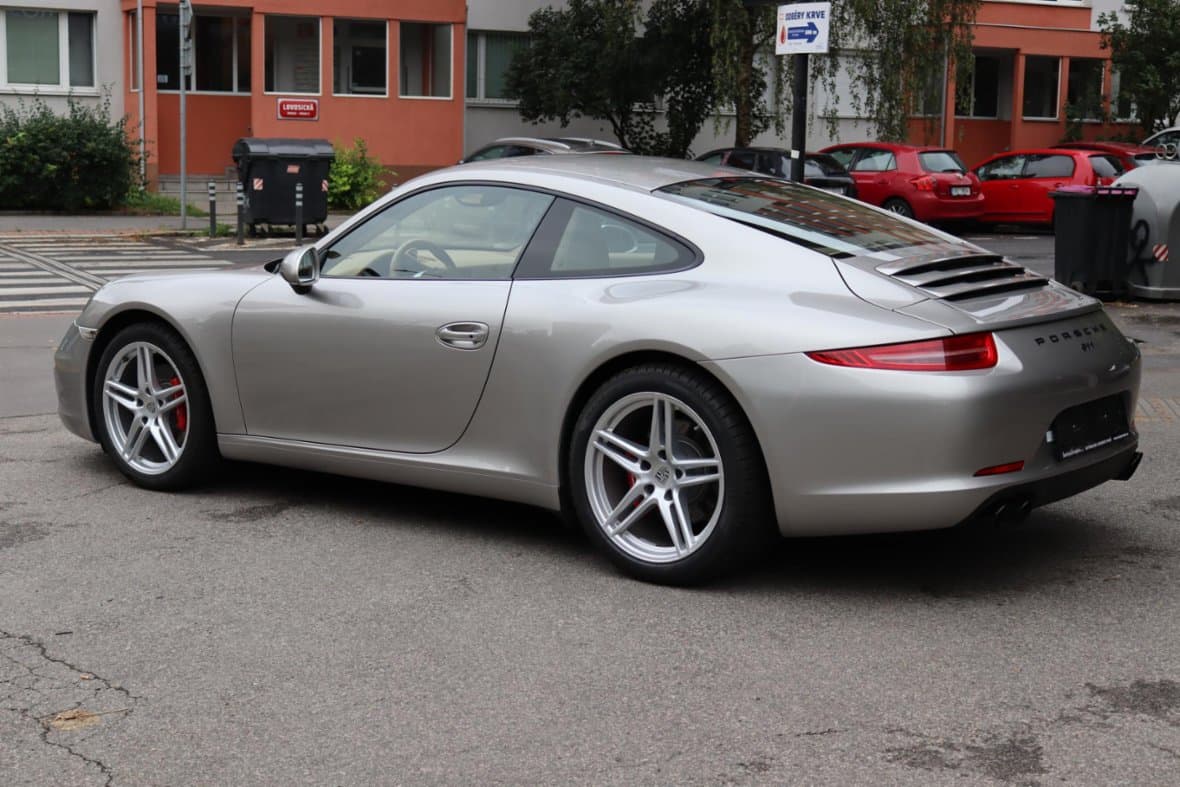 2012 Porsche 911 - 14