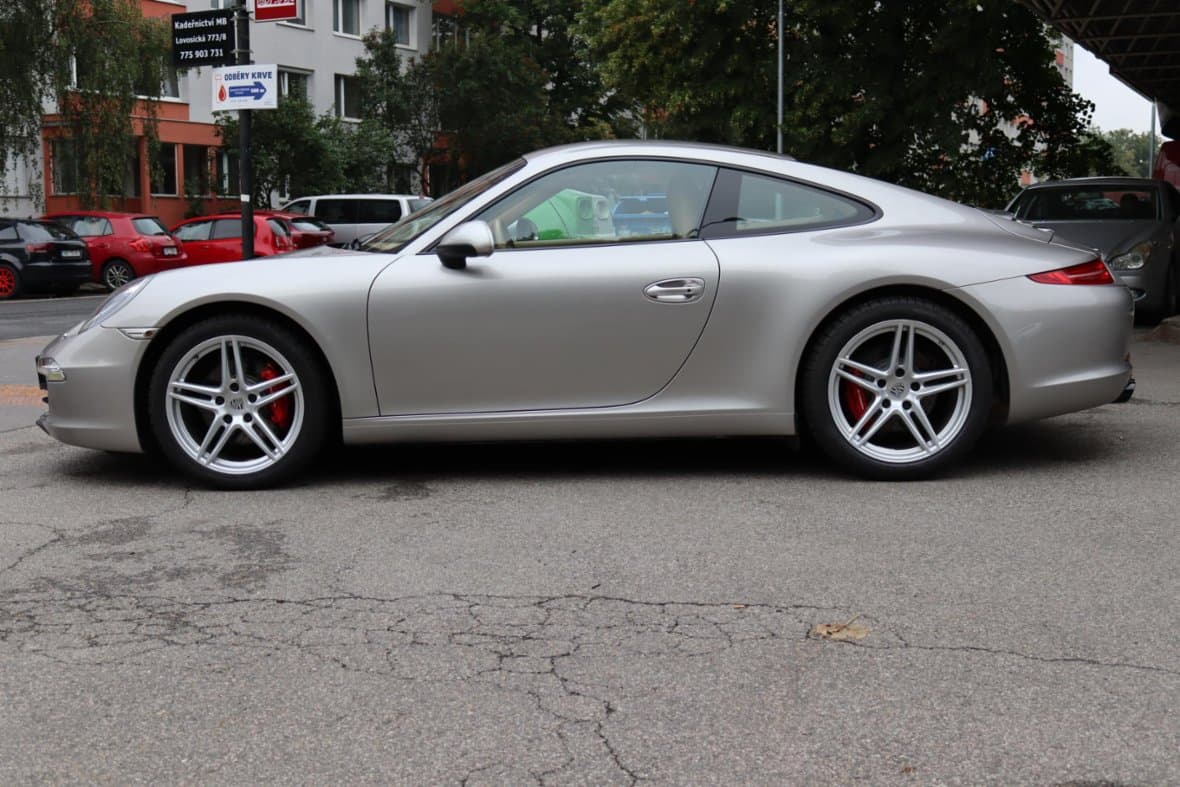 2012 Porsche 911 - 15