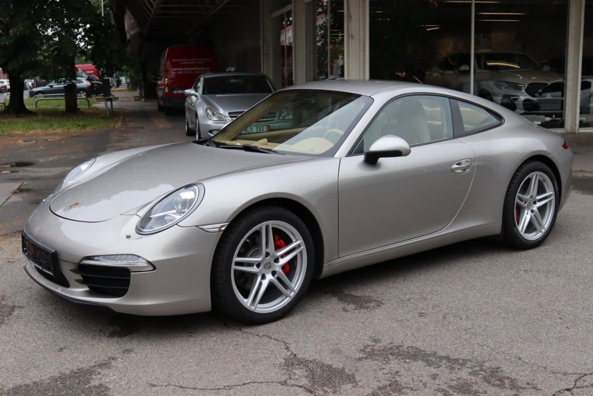 2012 Porsche 911 - 16