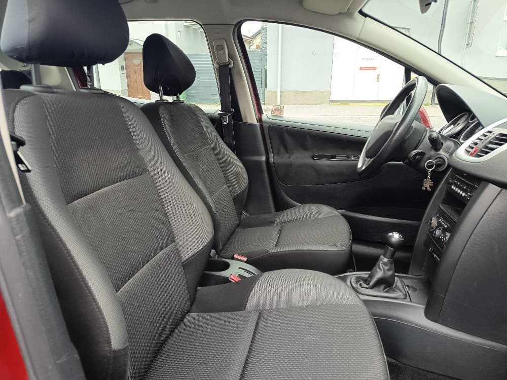 2010 Peugeot 207 - 6