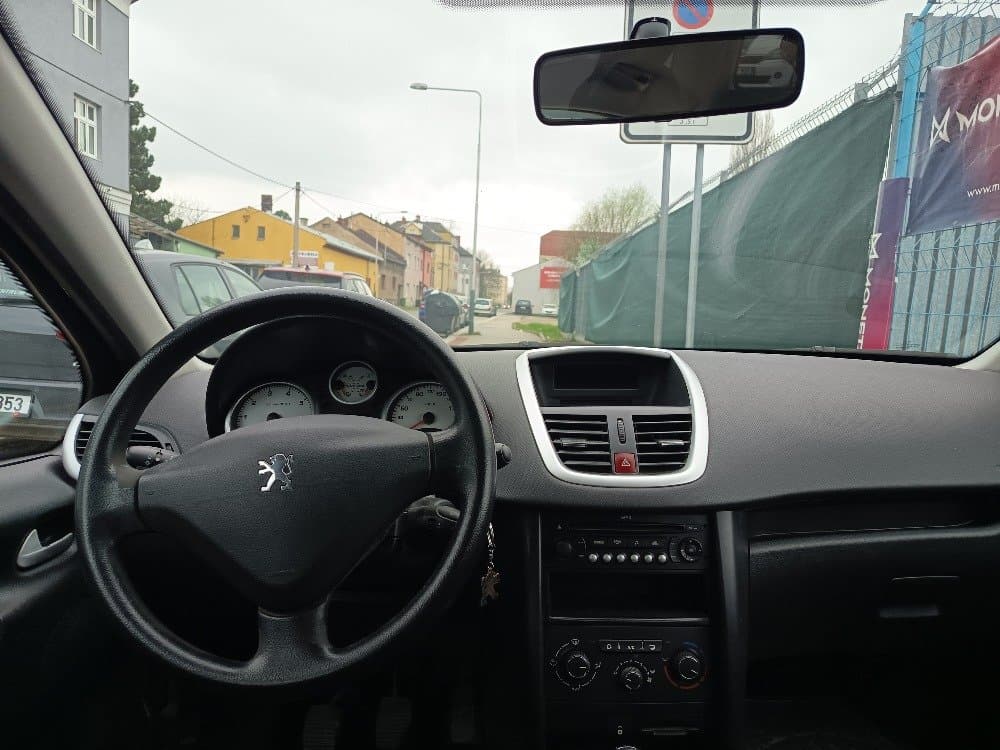 2010 Peugeot 207 - 7