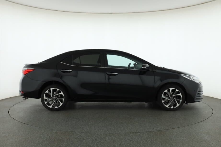2018 Toyota COROLLA - 8