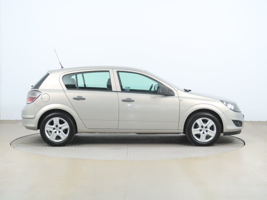2010 Opel ASTRA - 8