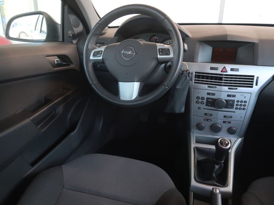 2010 Opel ASTRA - 9