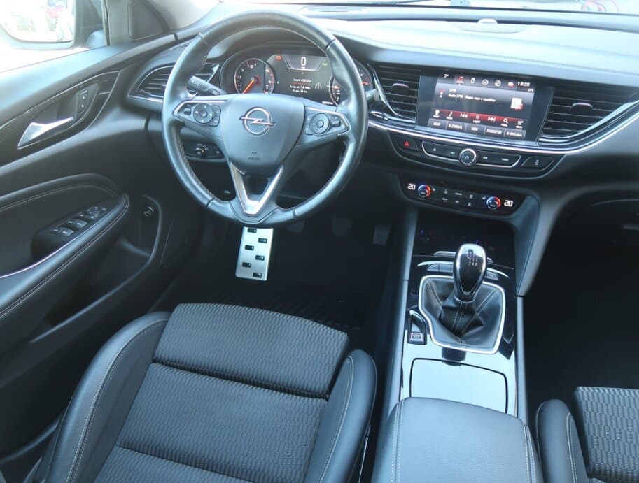 2017 Opel INSIGNIA - 9