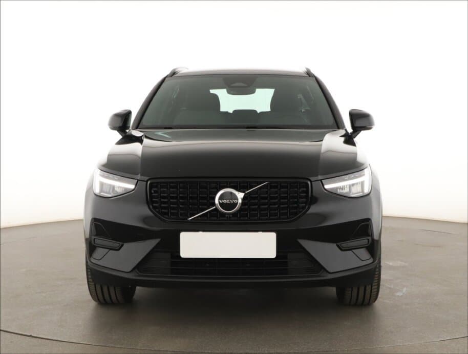 2026 Volvo XC40 - 2