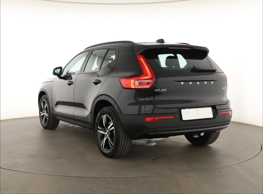 2026 Volvo XC40 - 5