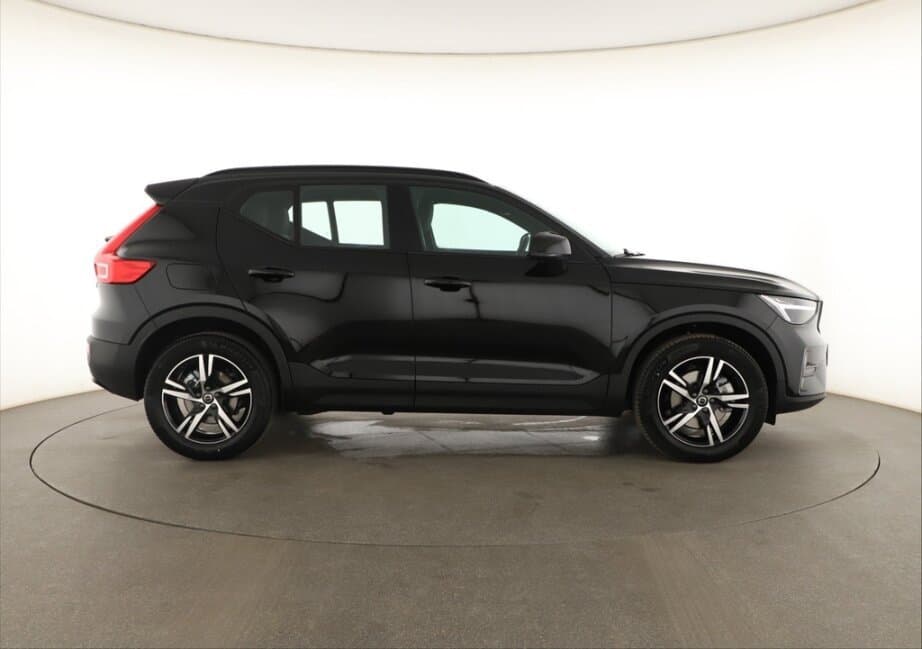 2026 Volvo XC40 - 8
