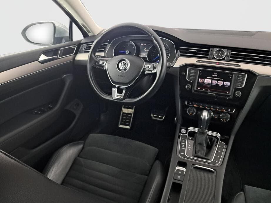 2016 Volkswagen PASSAT - 9