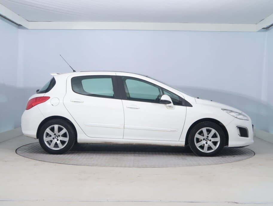 2011 Peugeot 308 - 8