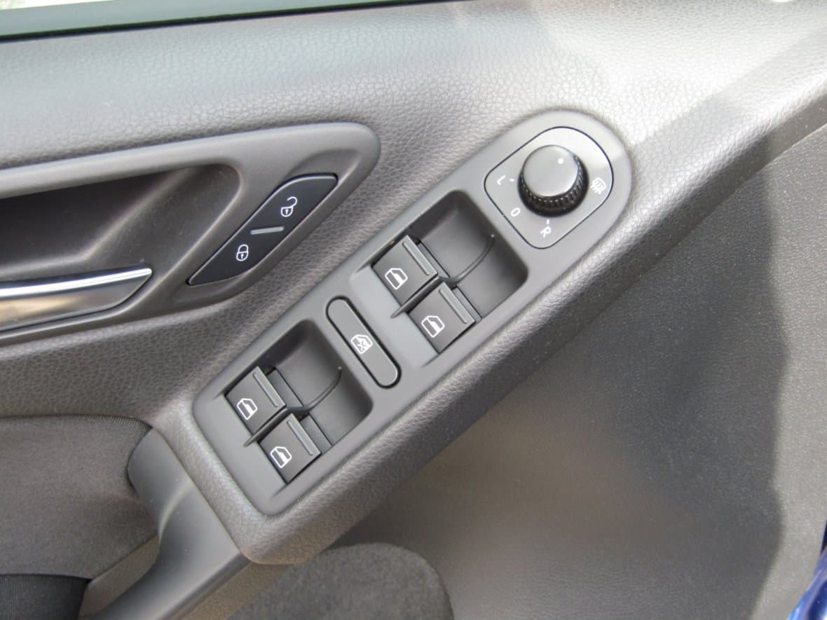 2010 Volkswagen GOLF - 11