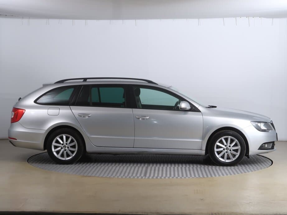 2013 Škoda SUPERB - 8