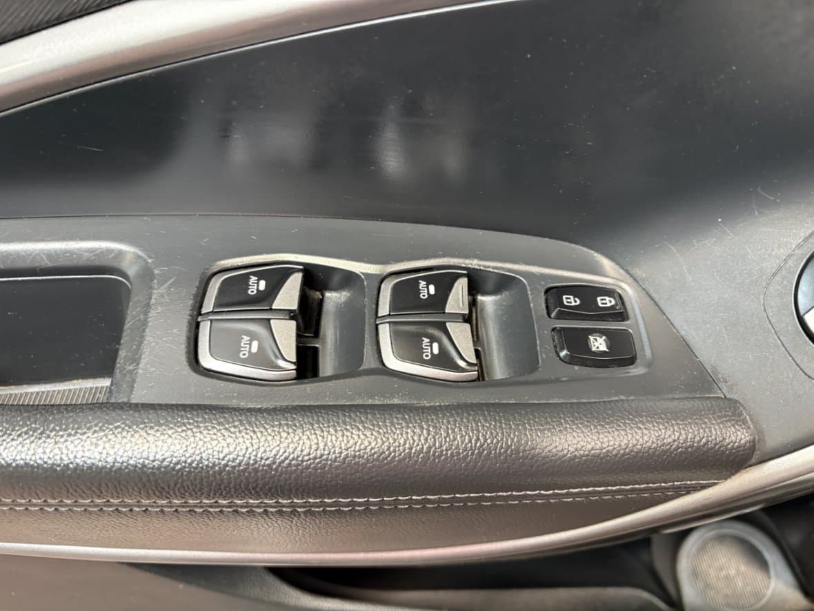 2012 Hyundai SANTA FE - 12