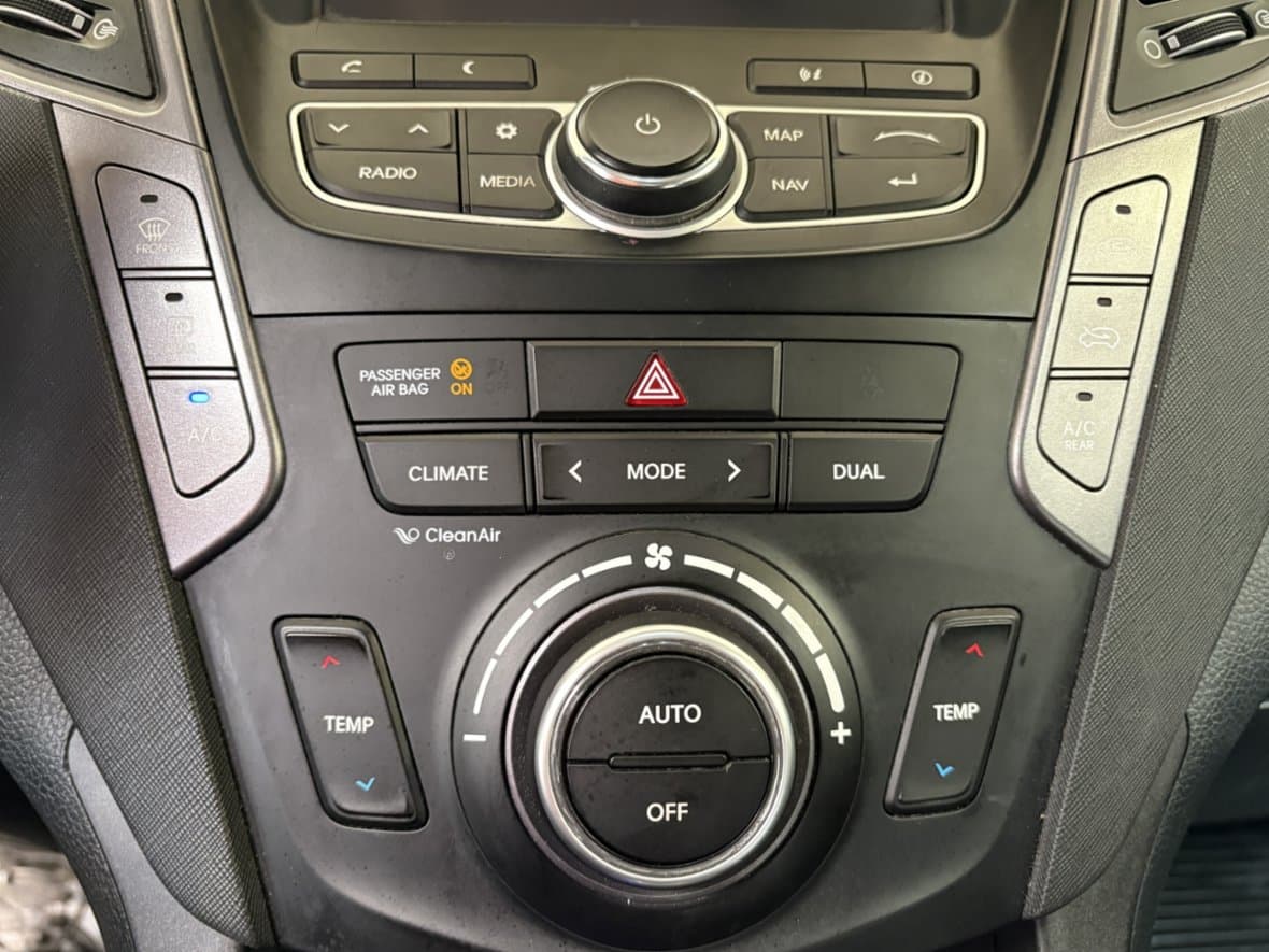 2012 Hyundai SANTA FE - 16