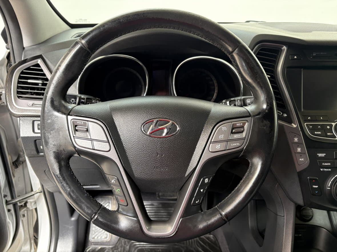 2012 Hyundai SANTA FE - 17