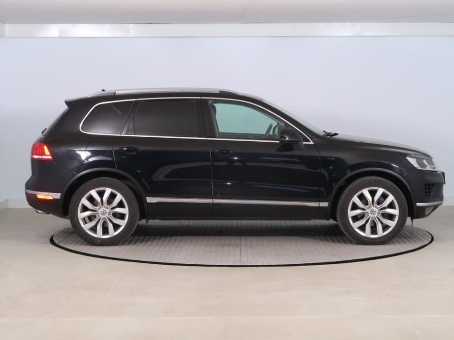 2015 Volkswagen TOUAREG - 8