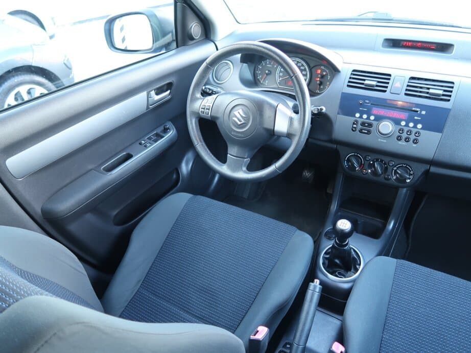 2010 Suzuki SWIFT - 9