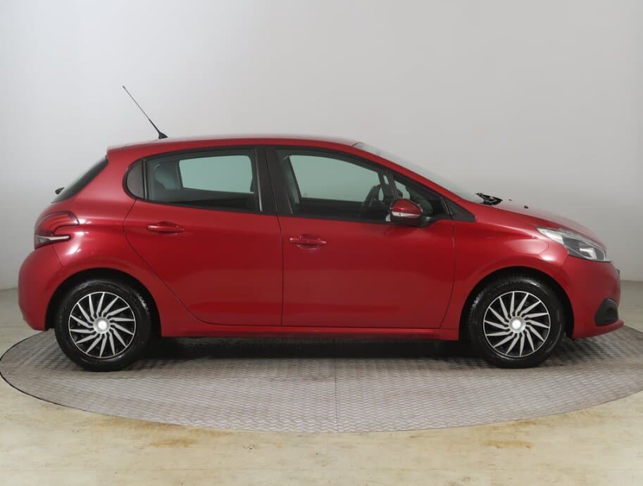 2016 Peugeot 208 - 8