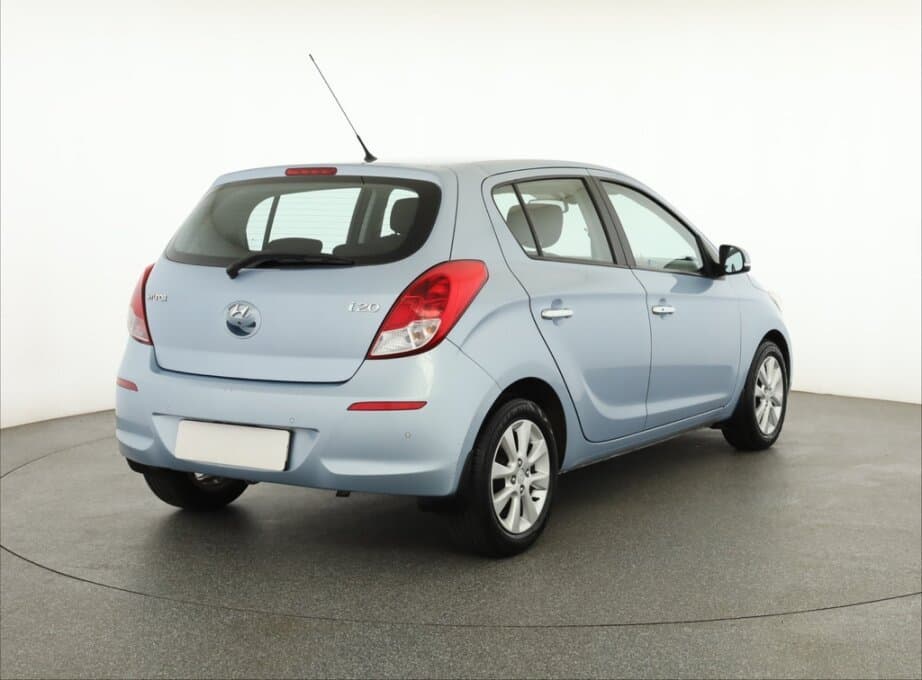 2012 Hyundai i20 - 13